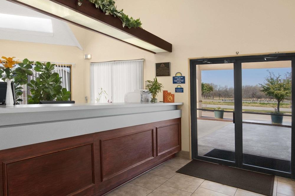 Days Inn By Wyndham Burleson Ft. Worth Extérieur photo