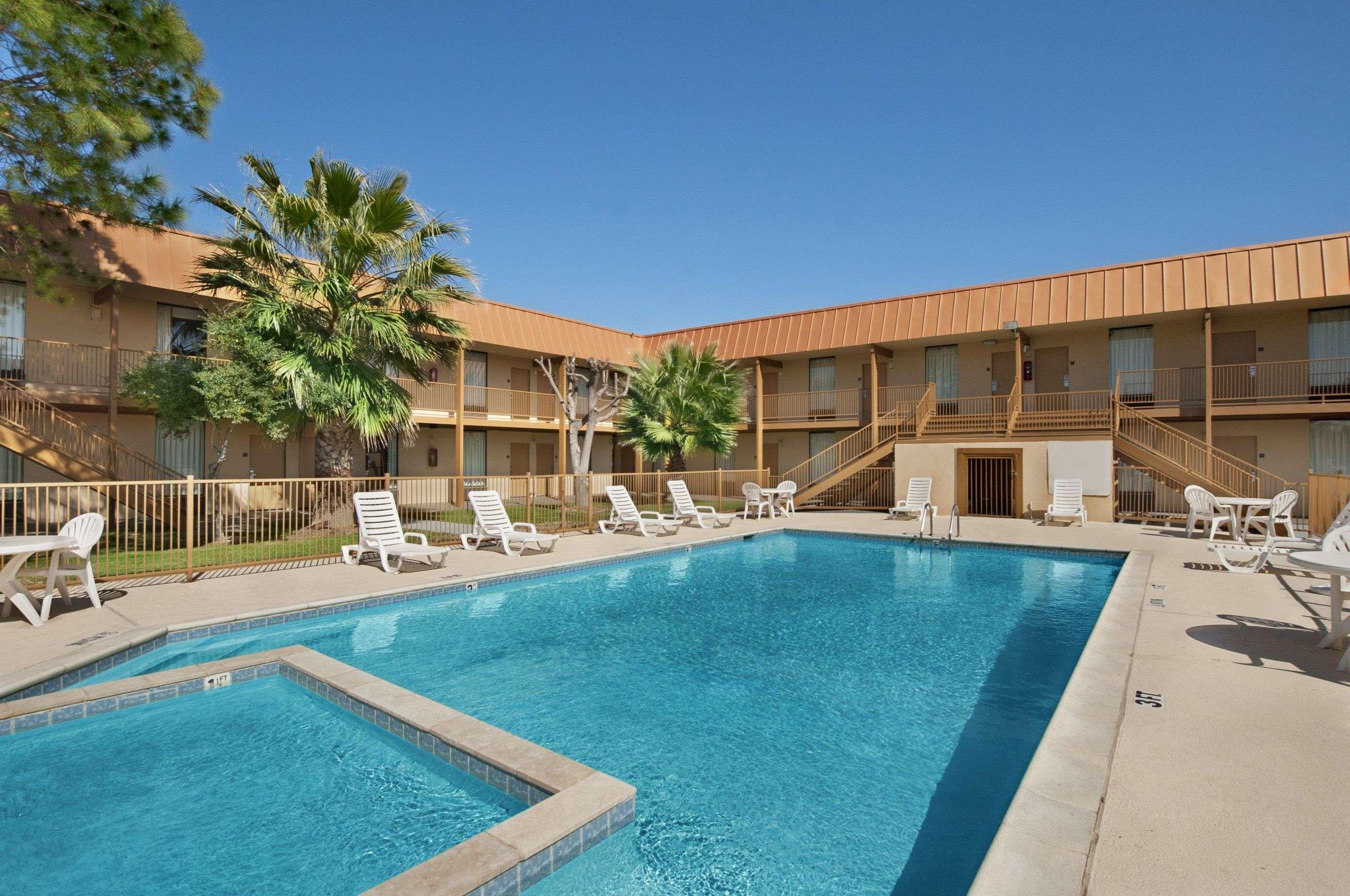 Days Inn By Wyndham Burleson Ft. Worth Extérieur photo